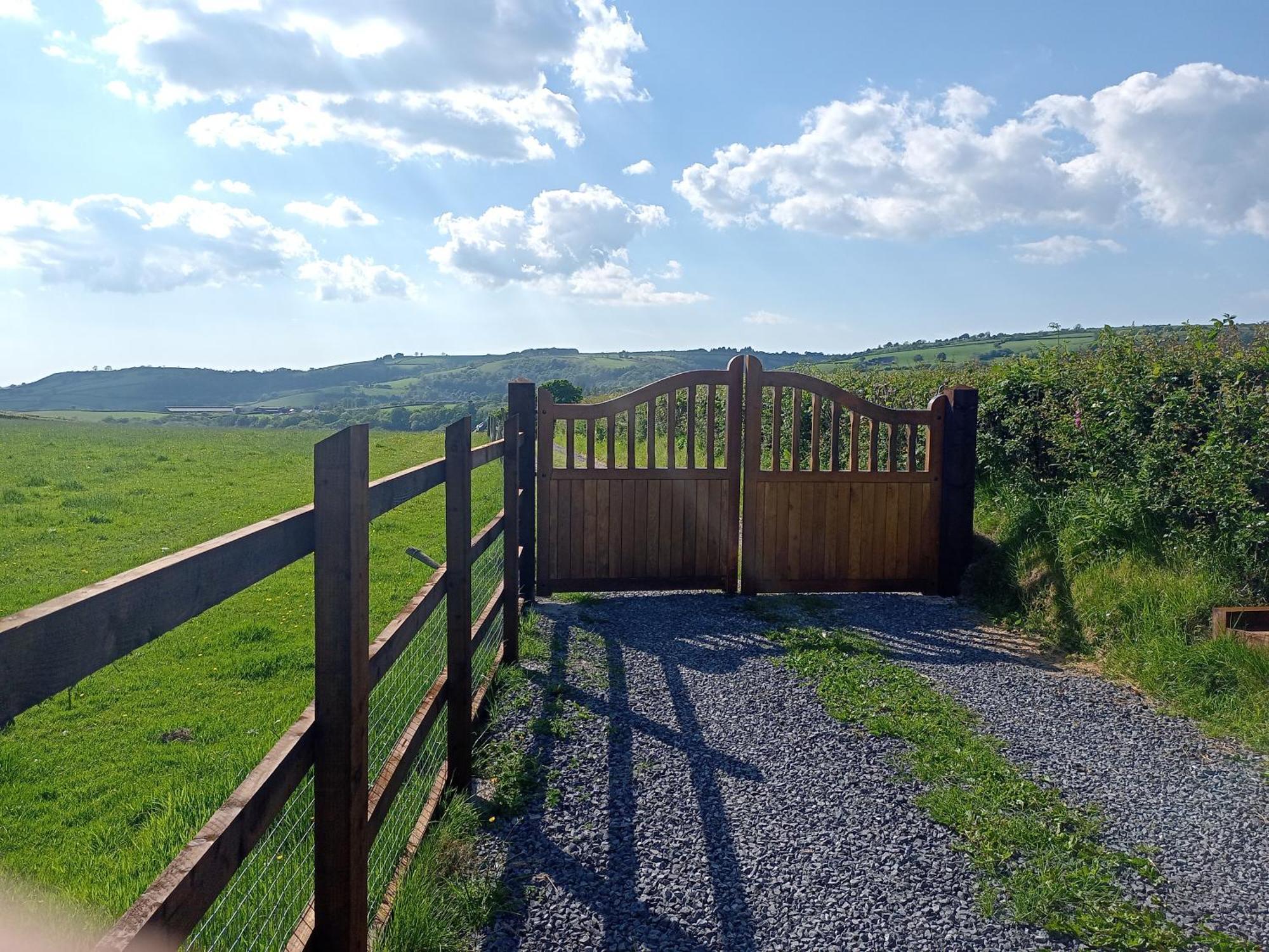 Oak Tree Farm Llanfynydd Exterior foto